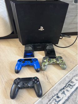 PS4 Pro 1TB Bundle – 3 Controllers + Dual Charging Dock