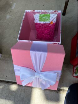 Gift box + Shred 9.5 x 9.5 x 8