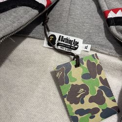 BAPE HOODIE SIZE XL NEW NEVER USED WILL ACCEPT TRADES
