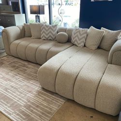 New/ Ivy Gray Boucle Raf Sectional,seccional,couch/Delivery Available/ Financing Options/