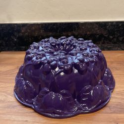Nordic Ware Violet flower Bundt Cake Pan