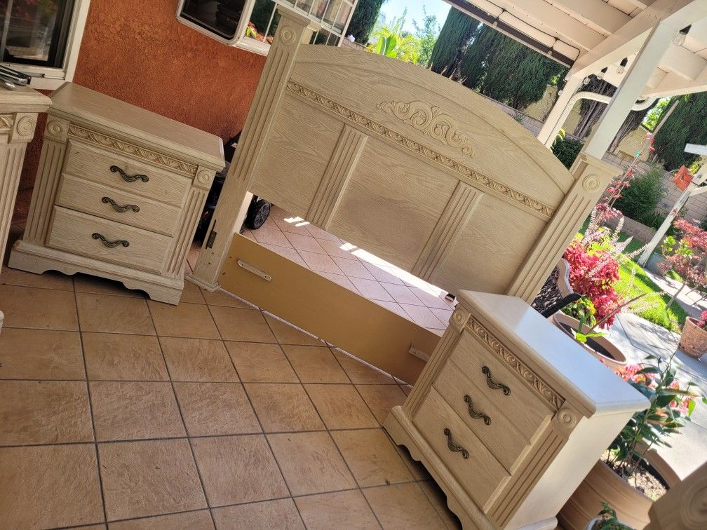 Queen Size Bedroom Set