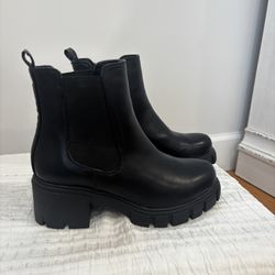 Black Chunky Chelsea Boots 