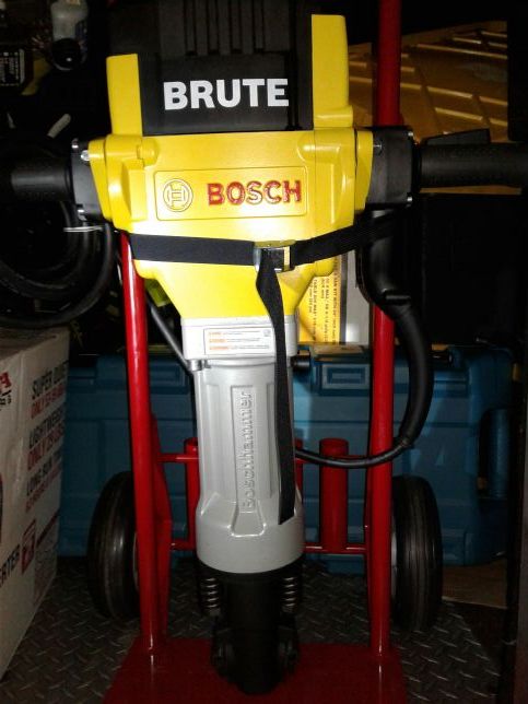 BOSCH -BH2760VCB BRUTE BREAKER HAMMER WITH TWO BEATS AND BASIC CART BRAND NEW IN THE BOX