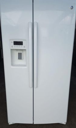 GE  Side By Side White Refrigerator Fridge
