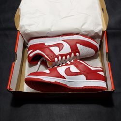 gym red dunk low size 9.5