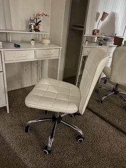 White desk chair