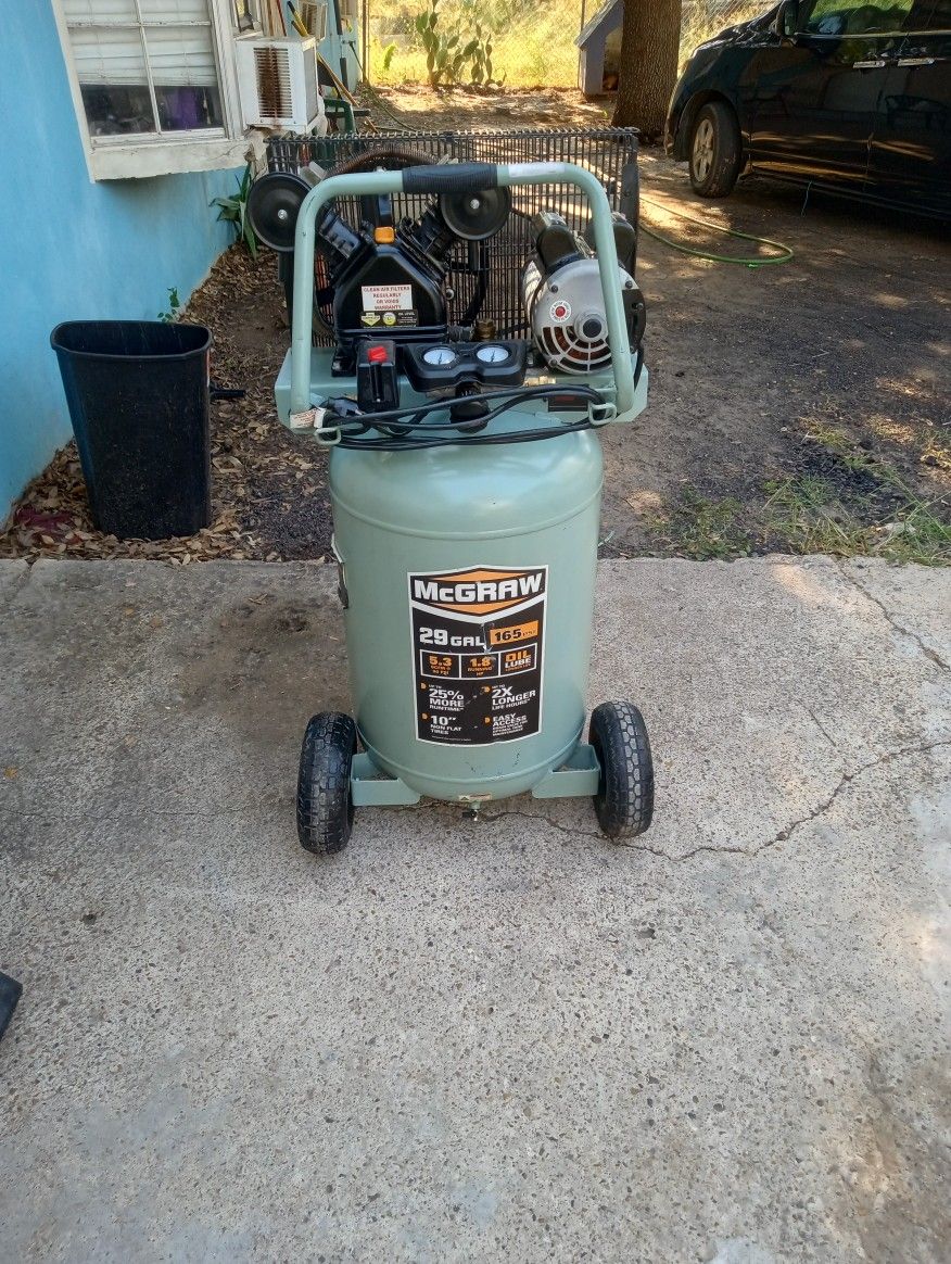 Mc Graw Compresor 29 Gln. 165 Psi Good Condition.