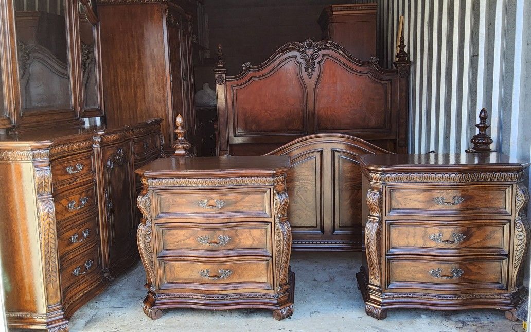 HOOKER FURNITURE USED KING BEDROOM SET ( SEE THE DESCRIPTION PLEASE)