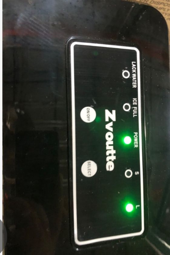 Zvoutte Ice Maker. {{ Used Gently}}..