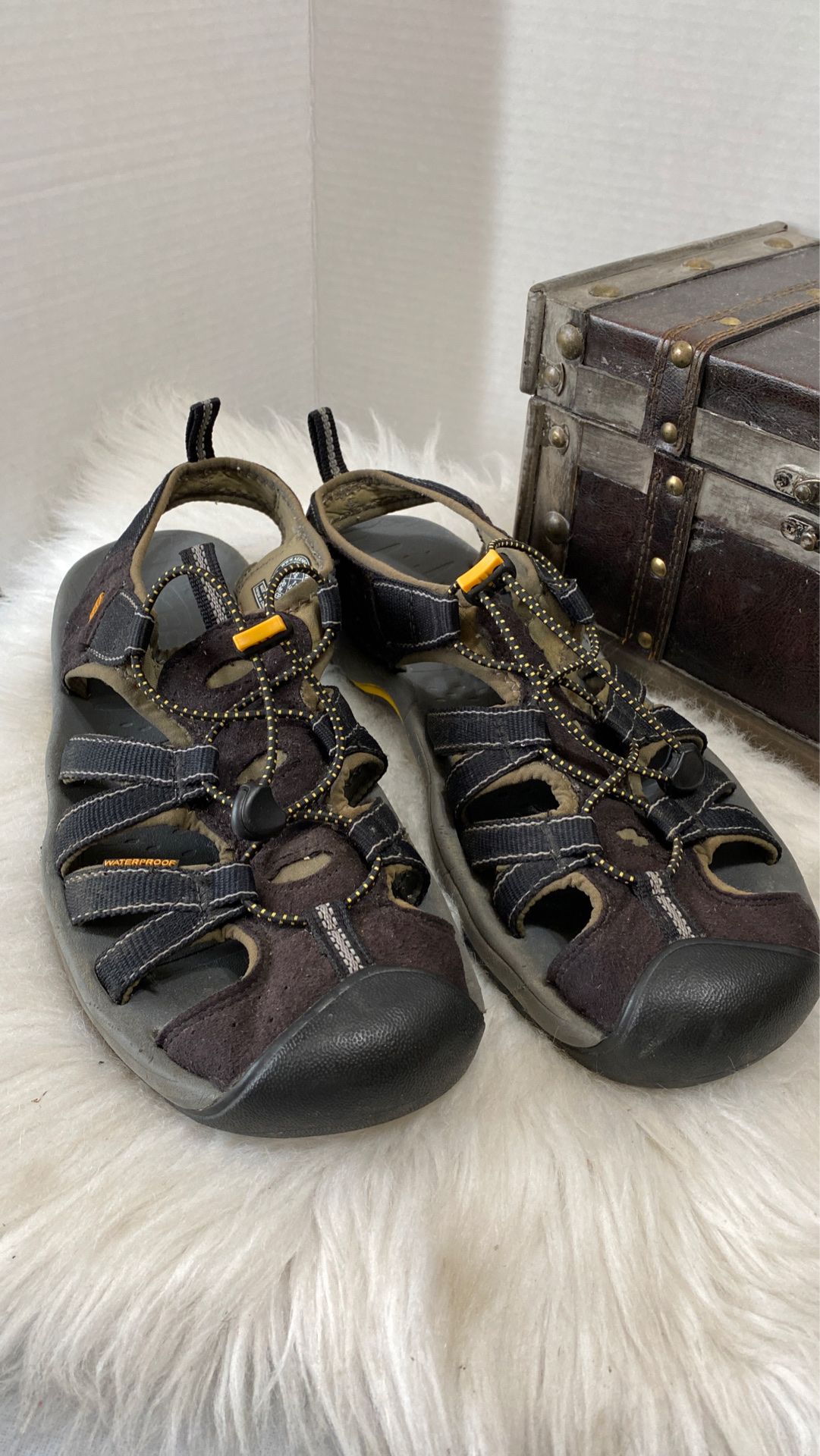 Keen Sandals Mens Size 12 Waterproof Hiking Closed Toe Black Clearwater