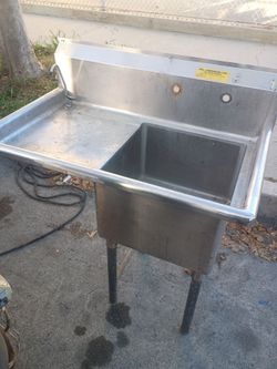 Utility sink
