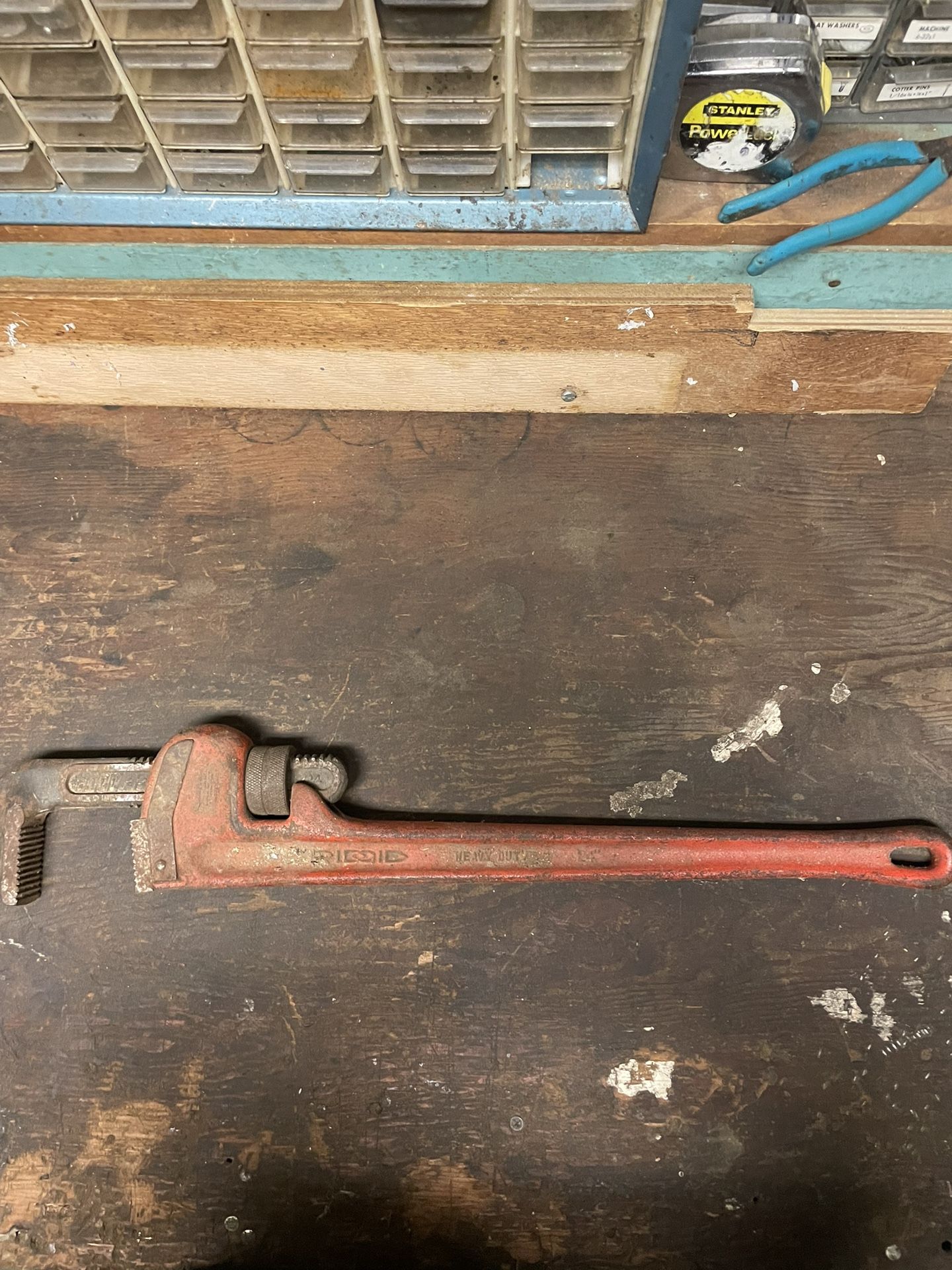 24 Inch Rigid Pipe Wrench