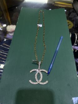 Diamond Pendant 10kt Gold 4.50 Carat . W 10kt Chain 