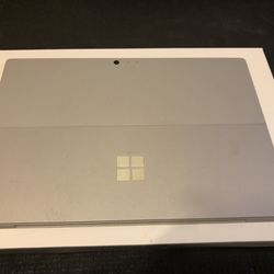 Surface Pro 4 12.3 Inch 8 GB Ram 256 SSD In Sliver 