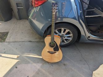 Yamaha Acoustic Guitar
