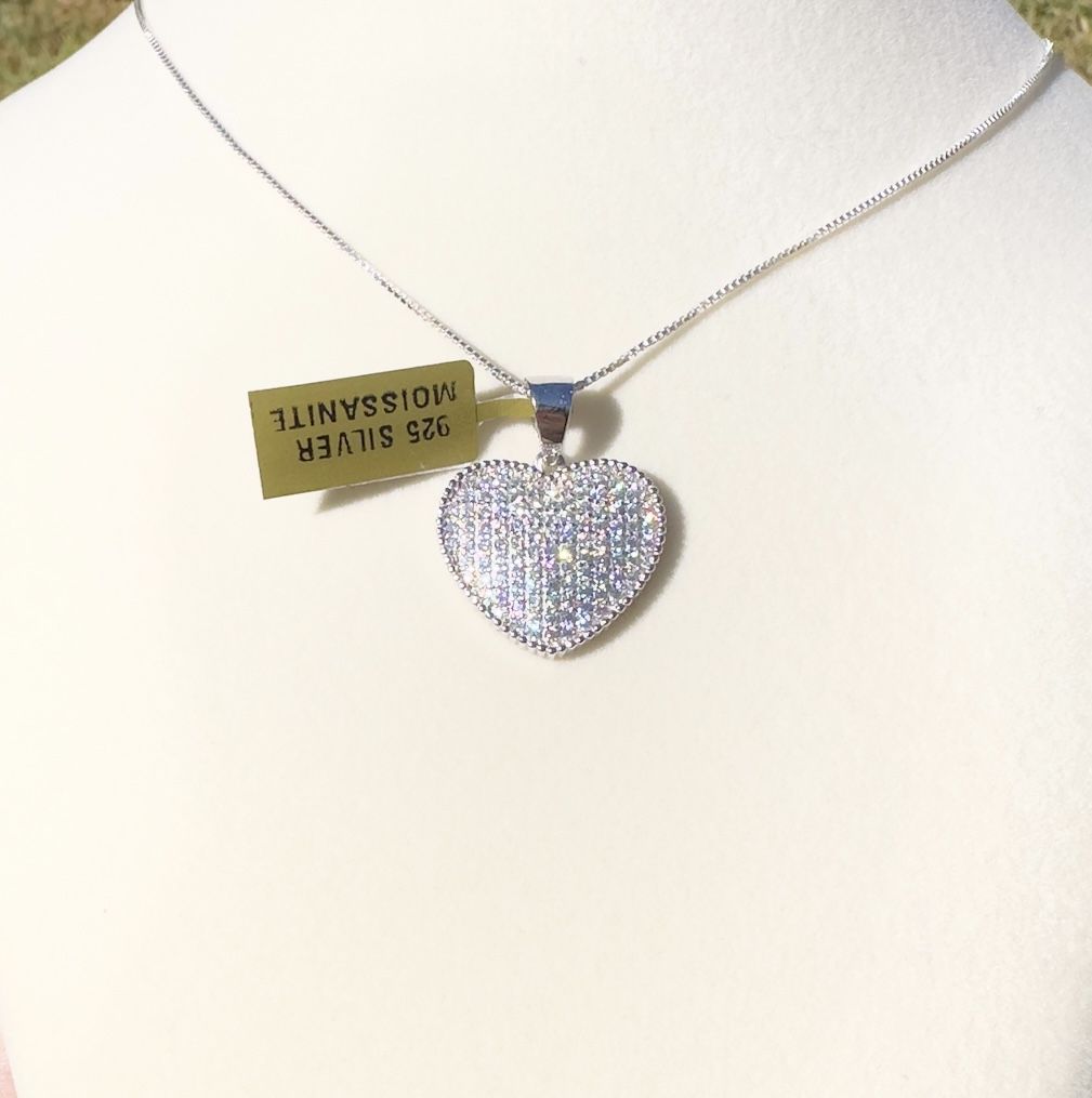 Moissanite 2CTW Heart Pendant & Chain [Never worn before]