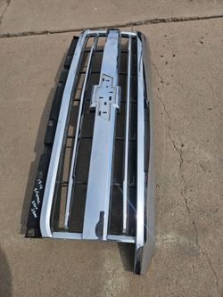 Chevy Silverado 2500 grille oem