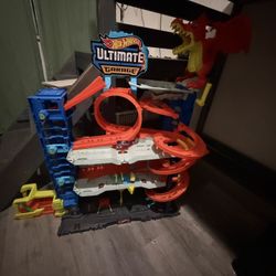 Hotwheels playset 