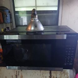 Microwave HASN'T BEEN USED MUCH  PICK UP