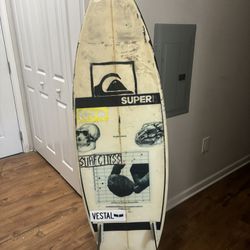 5 1/2 Foot Surfboard (With Fins And Ankle Strap)