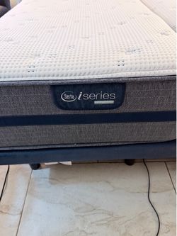 Serta Series Split King Mattress with Motion iSeries Platforms
