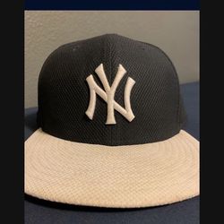Yankees Navy New Era Hat!!