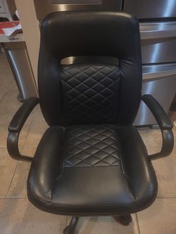 Black computer chair