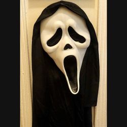 New with tags Original Scream Halloween
Mask
$25