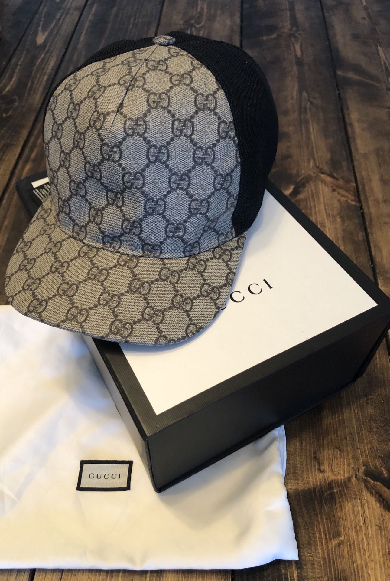 Authentic Gucci Supreme GG baseball hat size M. SOLD OUT!