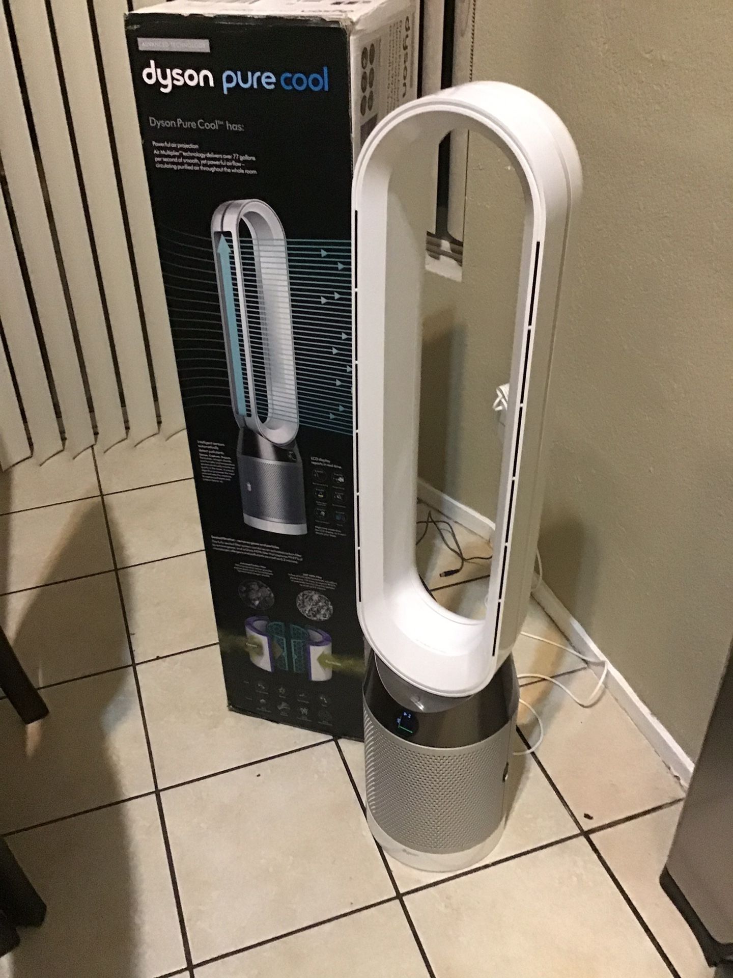 Dyson TP004 tower air purifier fan white & sliver Bluetooth like new missing remote never used in original packaging