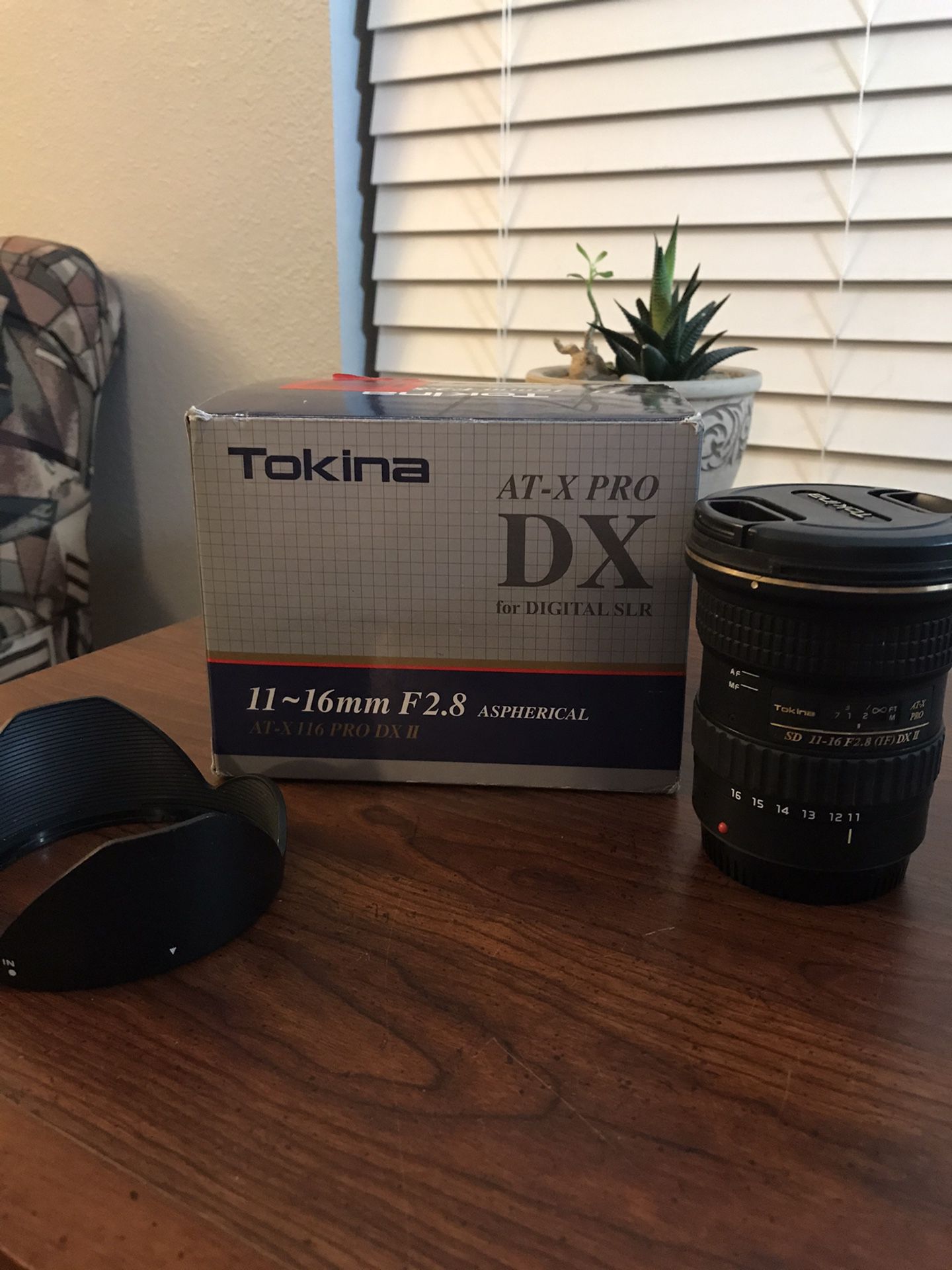 Tokina 11-16 f2.8 for canon Ed with lens hood