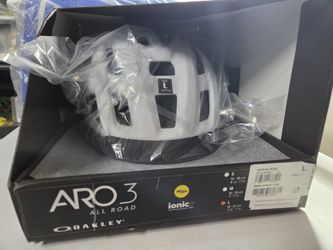 Oakley ARO3 ALLROAD Helmet, White, Large