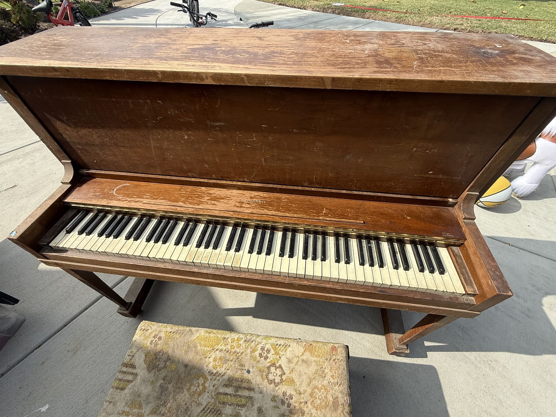 **Free Working Piano ** Pick Up Only 