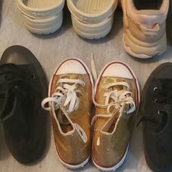 Like New 10 Pairs Of Ladies Shoes ( Sizes Are 5 And 6 Size).