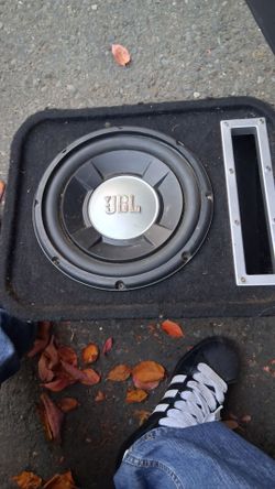 10in JBL Subwoofer in Carpeted Enclosure Box