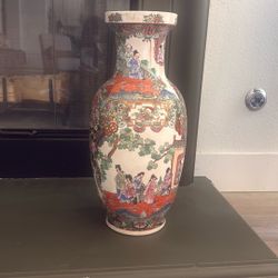 Vintage Famille Rose Medallion Vase