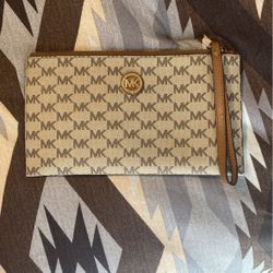 Michael Kors Wristlet 