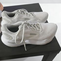 Brooks  woman running shoes size 8