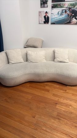 Luxury Modern Curved Bouclé Sofa – 93” Cream Cloud Couch w/ Pillows Like New