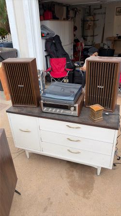 Vintage Record player and amplifier