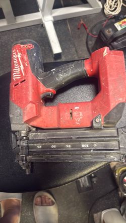 Milwaukee finish nail gun