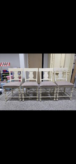 4 Counter Height Chairs 