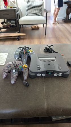 NINTENDO 64 Console 2 Controllers , 6 games ( No have power cord)