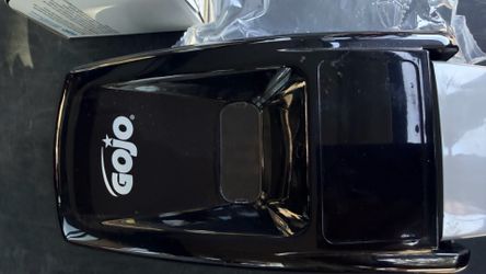 Gojo soap dispenser with 6 refills