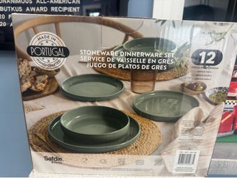 12 piece stoneware Dinnerware Set