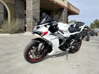 2024 Kawasaki Ninja ZX-6R KRT Edition