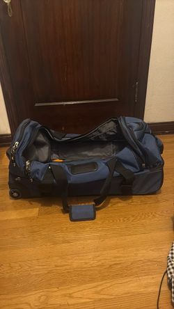 Large Samsonite duffel with wheels