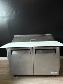 Sandwich prep refrigerator