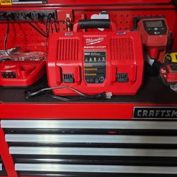 Milwaukee 2 Bay Rapid Charger
